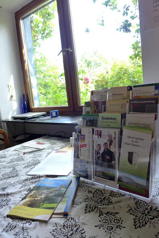 O11- Grosszuegige Fewo Im Kuenstlerhaus Lichtenfels-Sachsenberg Kamer foto